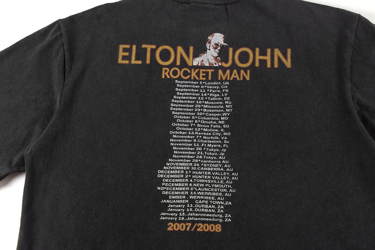 ♻️Style number: 875 P136 Washed T Vintage SAINT MICHACL x band theme print vintage short-sleeved high street washed distressed short-sleeved white ink direct-jet print Elton John Rocket man tour shirt-2007 High-density 280g pure cotton Comfortable feel and stiff silhouette Size: (S-M-L-XL) Color: Washed black
